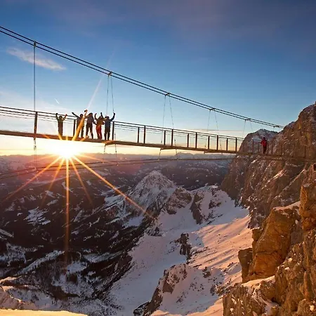 Roessl By Skinetworks Hotel 3*