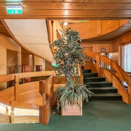 Roessl By Skinetworks Hotel 3*